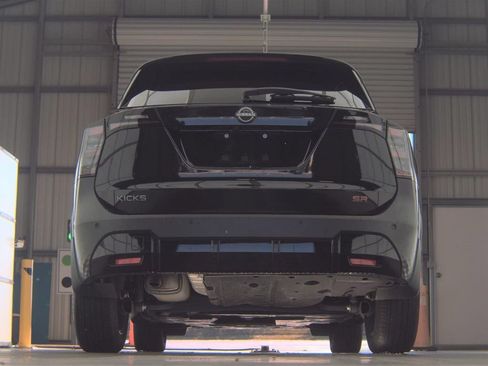 Used 2025 Nissan Kicks SR FWD image 2