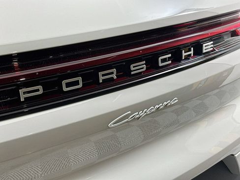 Certified 2024 Porsche Cayenne AWD/4WD image 34