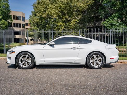 Used 2022 Ford Mustang Coupe RWD image 9