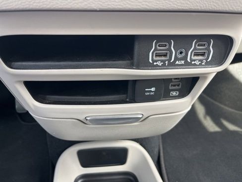 Used 2022 Chrysler Pacifica Touring-L image 26