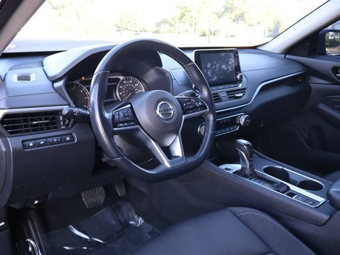 Used 2019 Nissan Altima 2.5 SV FWD image 15