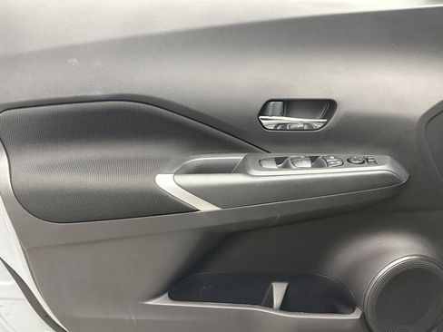Used 2023 Nissan Kicks SV image 9