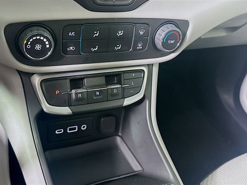 Used 2024 GMC Terrain SLE image 23