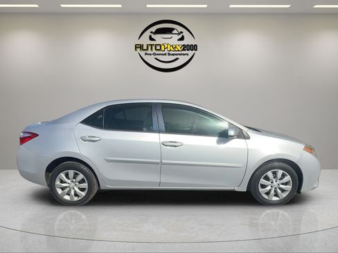 Used 2016 Toyota Corolla LE FWD image 8