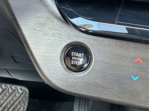 Certified 2025 Nissan Murano SV image 23