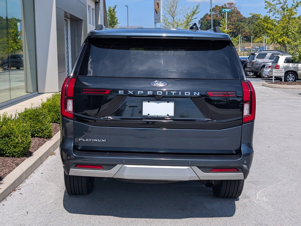 Used 2025 Ford Expedition Platinum w/ Driver's Package AWD/4WD image 6