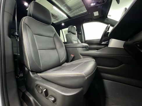 Used 2022 GMC Yukon SLT w/ SLT Premium Package image 29
