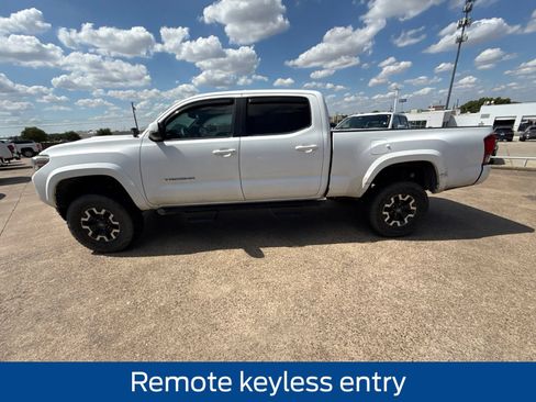Used 2016 Toyota Tacoma TRD Sport w/ Towing Package RWD image 4