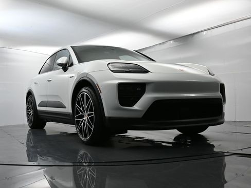 Used 2025 Porsche Macan Electric image 50