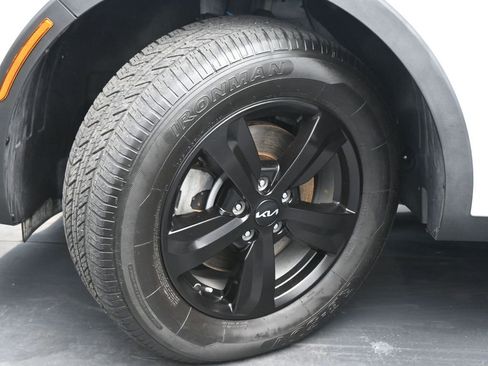 Used 2022 Kia Sorento LX image 19