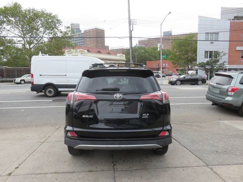 Used 2018 Toyota RAV4 XLE w/ Plus Extra Value Package AWD/4WD image 8