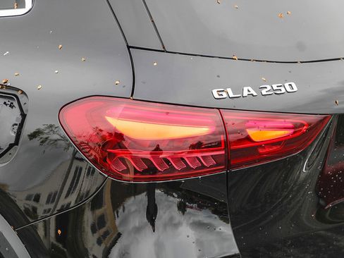 Certified 2025 Mercedes-Benz GLA 250 4MATIC image 10