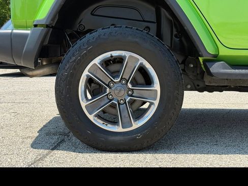 Used 2019 Jeep Wrangler Unlimited Sahara AWD/4WD image 12