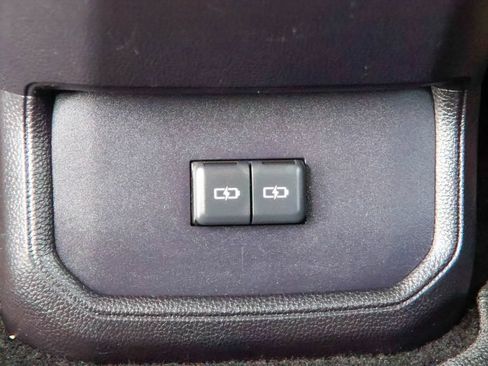 Used 2023 Toyota Highlander XSE FWD image 25