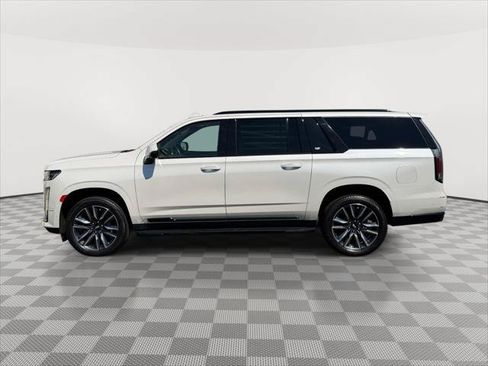 Used 2023 Cadillac Escalade ESV Sport w/ LPO, Illumination Package AWD/4WD image 4