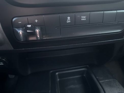 Used 2017 RAM 2500 Tradesman w/ Chrome Appearance Group image 25