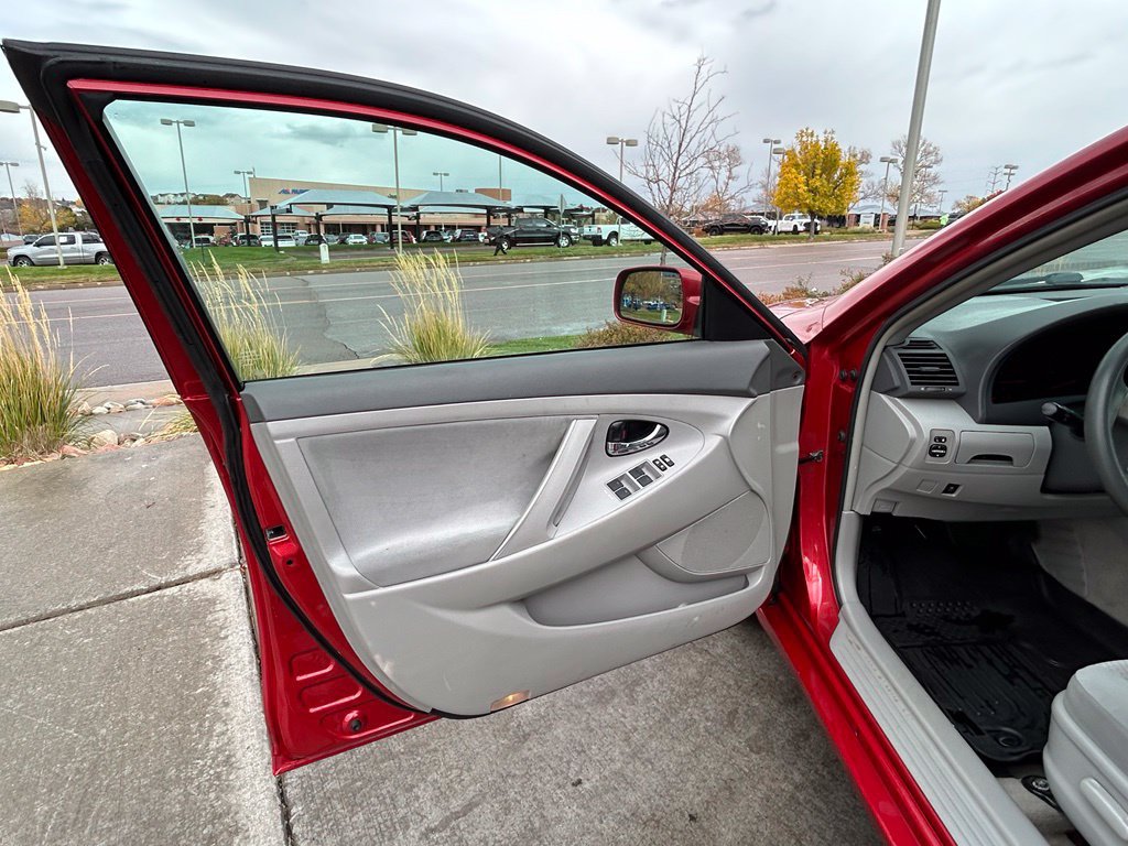 Used 2011 Toyota Camry LE FWD image 9