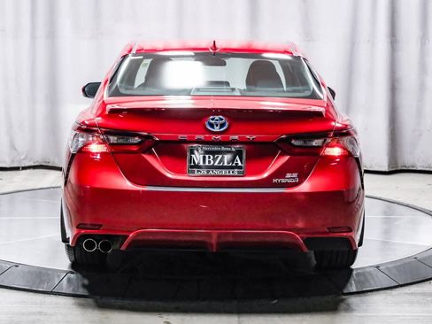 Used 2022 Toyota Camry SE image 3