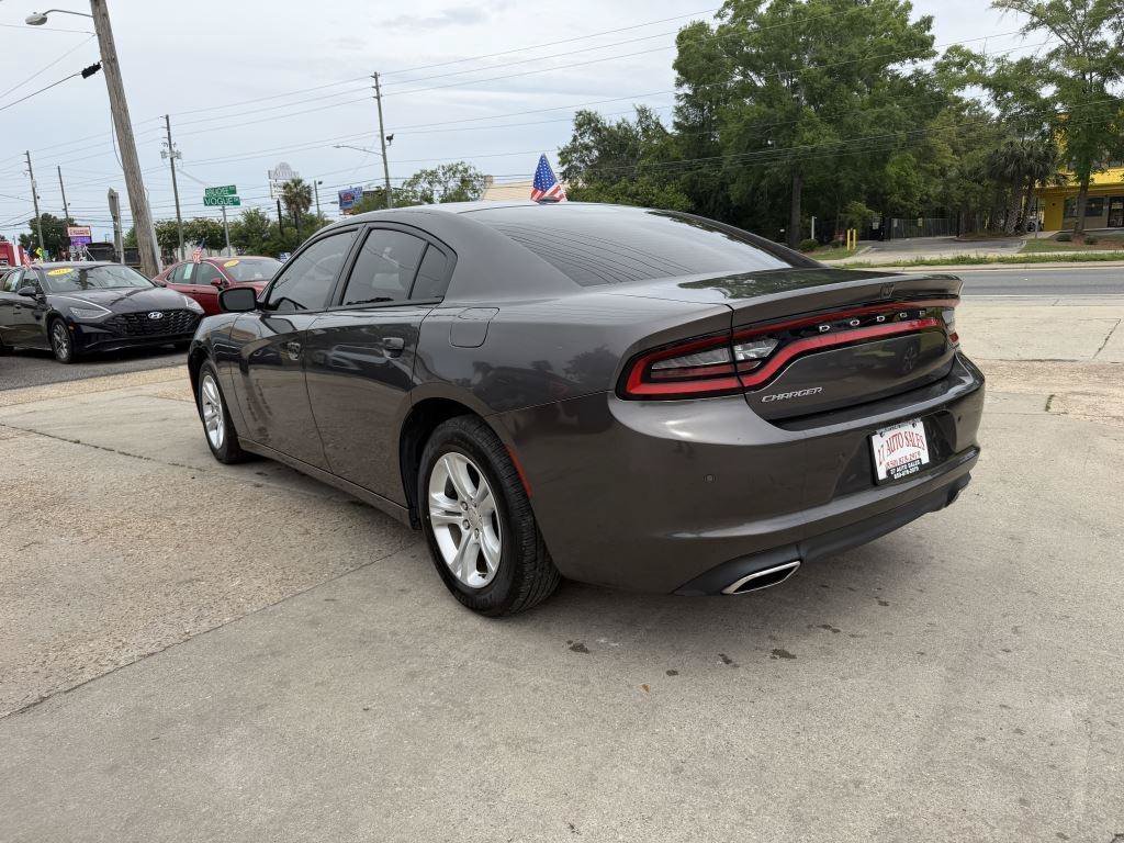 Used 2020 Dodge Charger SXT w/ Leather Interior Group RWD image 7