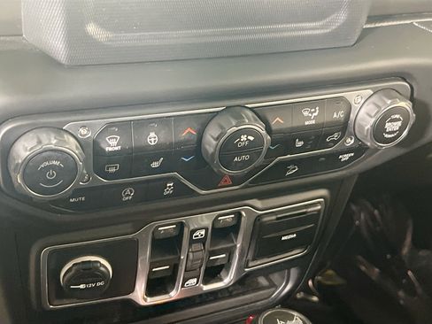 Used 2018 Jeep Wrangler Unlimited Sport S image 15