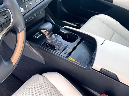 Used 2025 Lexus ES 300h w/ Accessory Package (Z2) FWD image 15