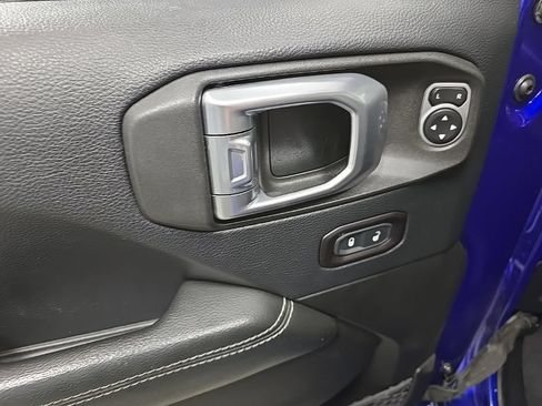 Used 2019 Jeep Wrangler Unlimited Sahara w/ Uconnect 4C Nav & Sound Group AWD/4WD image 13