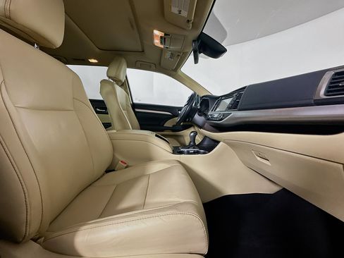 Used 2018 Toyota Highlander XLE FWD image 33