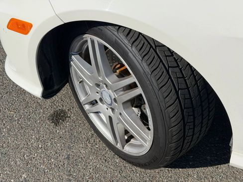 Used 2010 Mercedes-Benz E 350 Sedan image 17