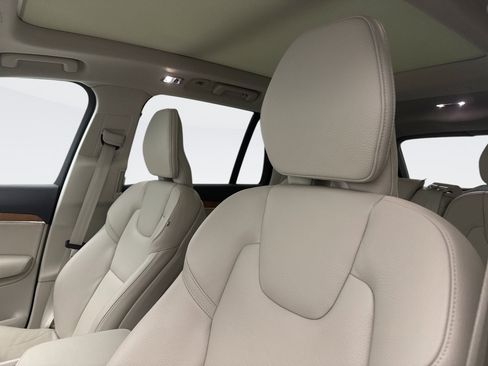 Used 2022 Volvo XC90 T6 Momentum w/ Advanced Package image 8