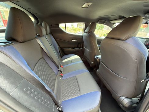 Used 2020 Toyota C-HR XLE FWD image 19