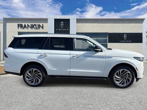 New 2026 Lincoln Navigator Premiere AWD/4WD image 8