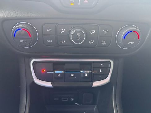 Used 2022 GMC Terrain SLT image 25