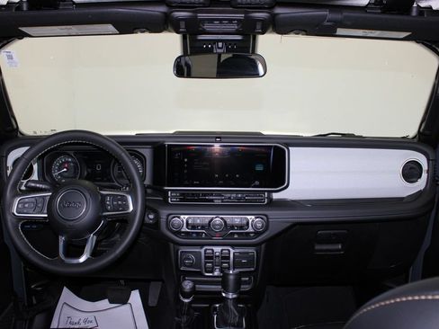Used 2025 Jeep Wrangler Unlimited Sahara AWD/4WD image 10
