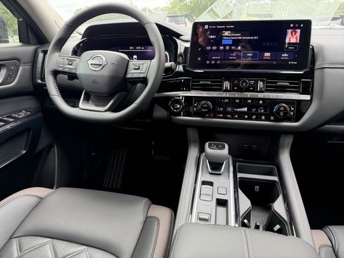 New 2026 Nissan Pathfinder Platinum AWD/4WD image 3