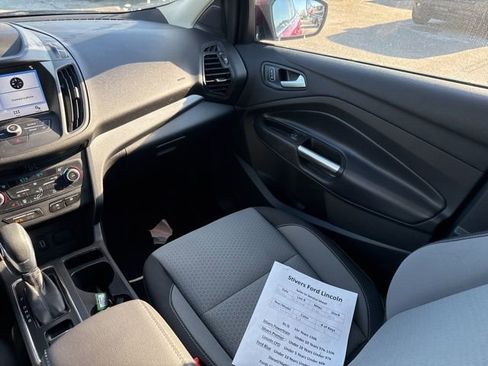 Used 2019 Ford Escape SE image 17