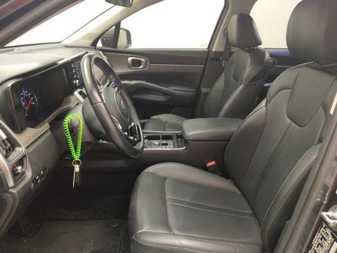 Used 2021 Kia Sorento EX w/ Panoramic Sunroof Package image 17
