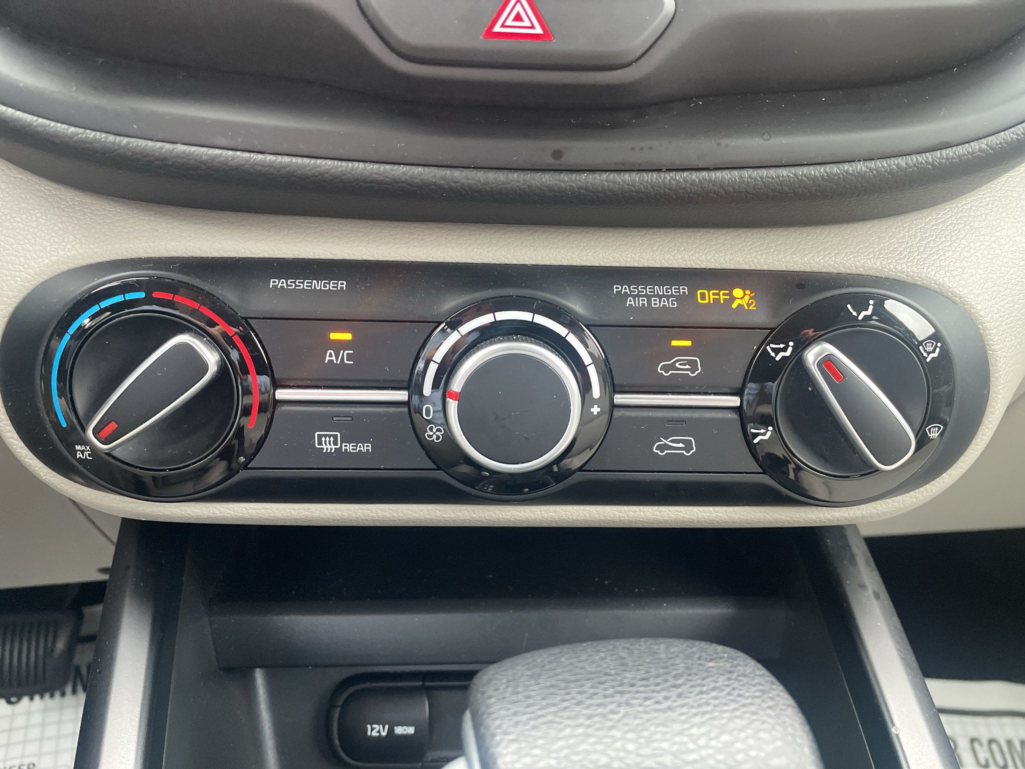 Used 2025 Kia Soul LX w/ LX Technology Package FWD image 21