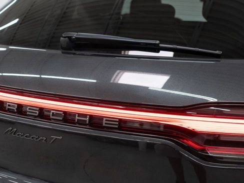 Used 2023 Porsche Macan Turbo image 44