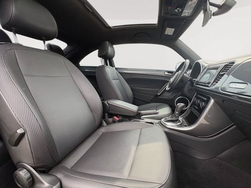 Used 2019 Volkswagen Beetle 2.0T SE w/ SE Premium Package FWD image 25