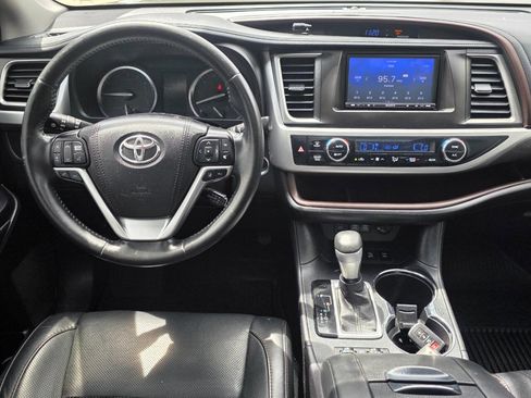Used 2017 Toyota Highlander Limited AWD/4WD image 11
