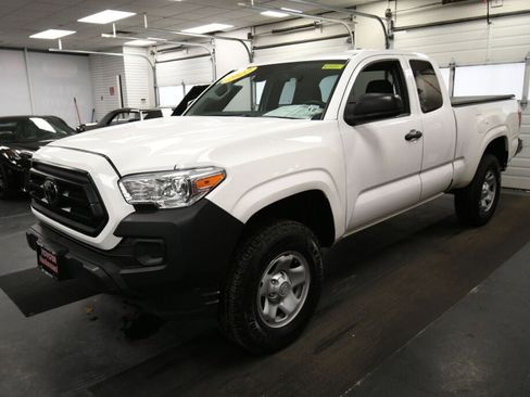 Certified 2022 Toyota Tacoma SR AWD/4WD image 4