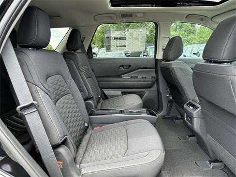 New 2025 Nissan Pathfinder SV w/ SV Premium Package image 11