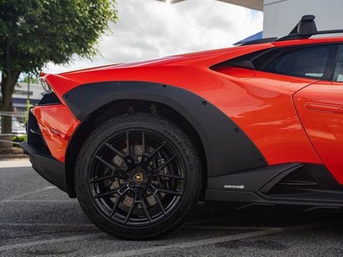 Used 2023 Lamborghini Huracan Sterrato image 16