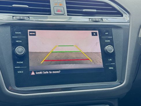 Used 2020 Volkswagen Tiguan SE w/ Panoramic Sunroof Package FWD image 10