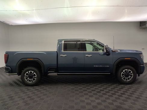 Used 2025 GMC Sierra 3500 Denali w/ Denali Reserve Package AWD/4WD image 7