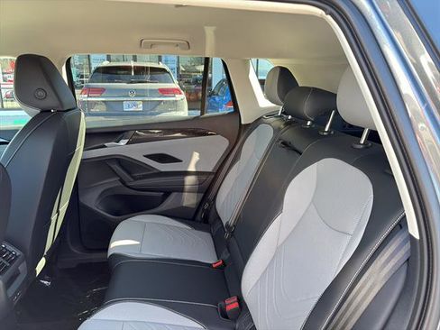 New 2026 Volkswagen Tiguan SE FWD image 13