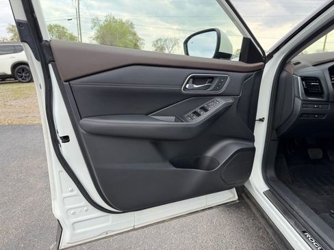 Used 2023 Nissan Rogue Platinum w/ Platinum Premium Package image 13