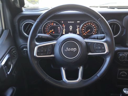 Used 2020 Jeep Gladiator Overland AWD/4WD image 12