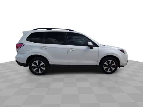 Used 2018 Subaru Forester 2.5i Premium AWD/4WD image 9