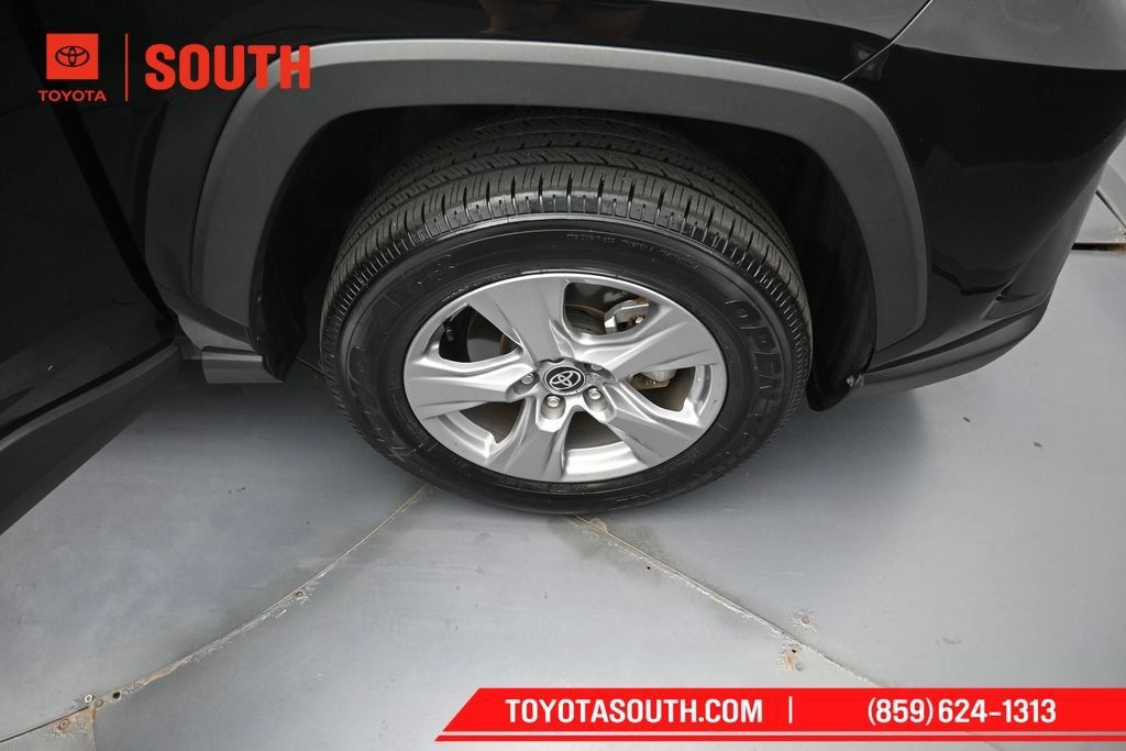 Used 2025 Toyota RAV4 XLE AWD/4WD image 31